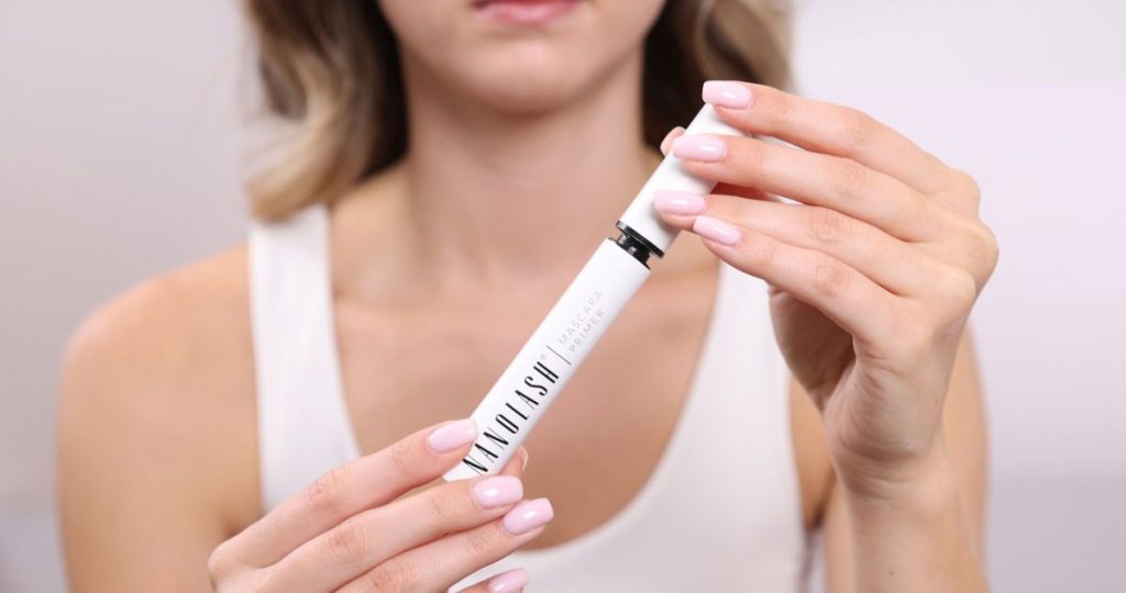 Jak aplikovat bázi pod řasenku nanolash